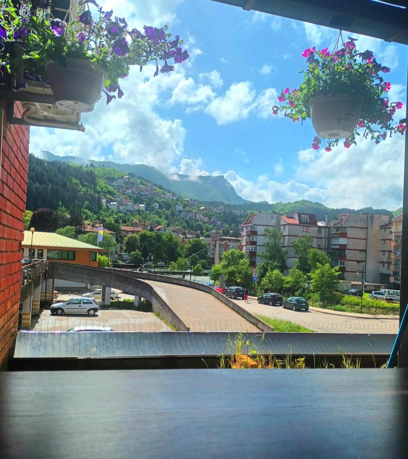 Spacious And Modern Apartment In Town Center Konjic Eksteriør bilde